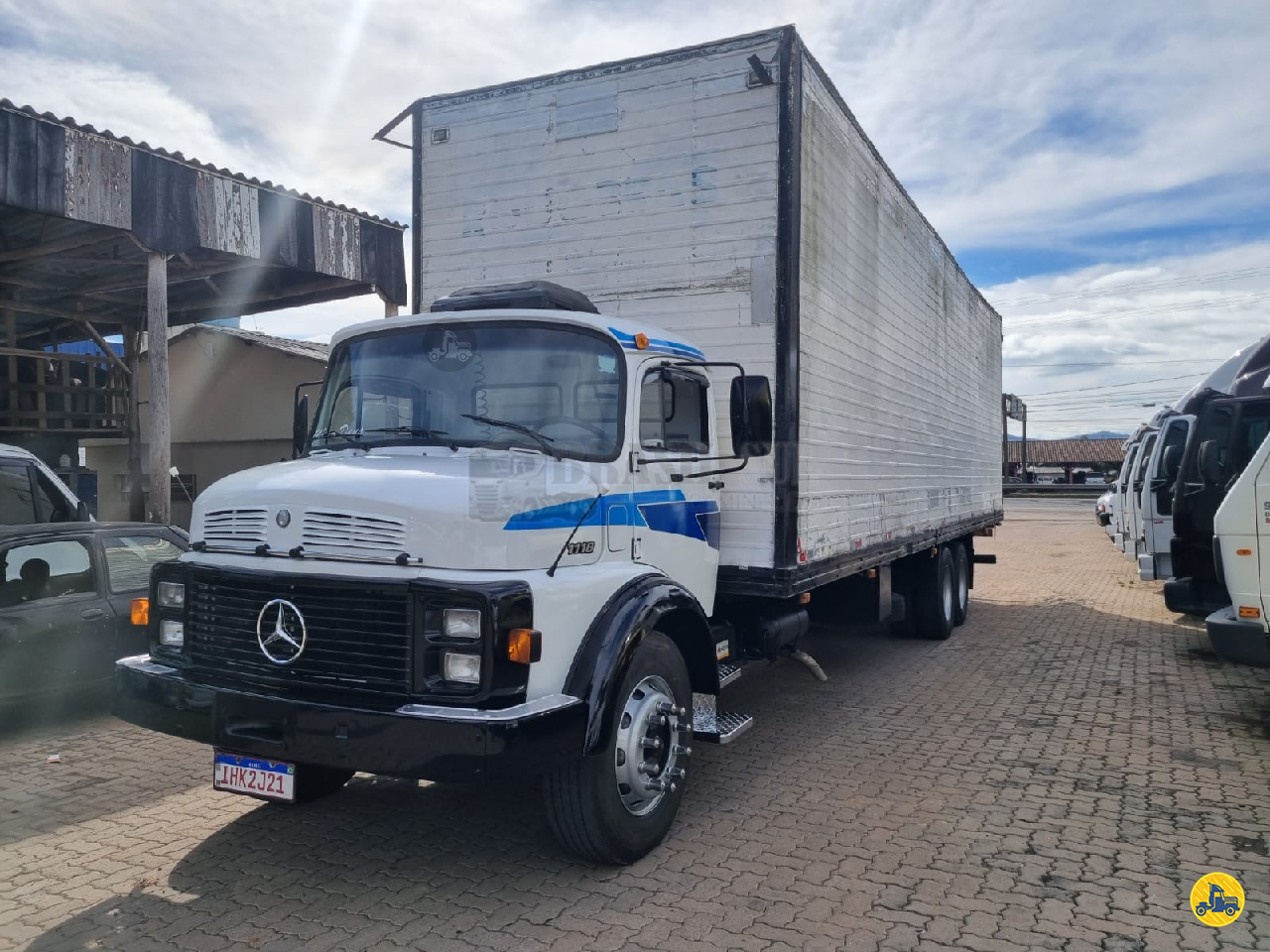 CAMINHAO MERCEDES-BENZ MB 1118 Baú Furgão Truck 6x2 Brasil Sul Caminhões PORTAO RIO GRANDE DO SUL RS